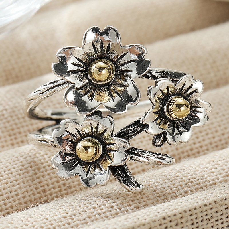 Women's Vintage Three Small Flowers Ring, Floral Design