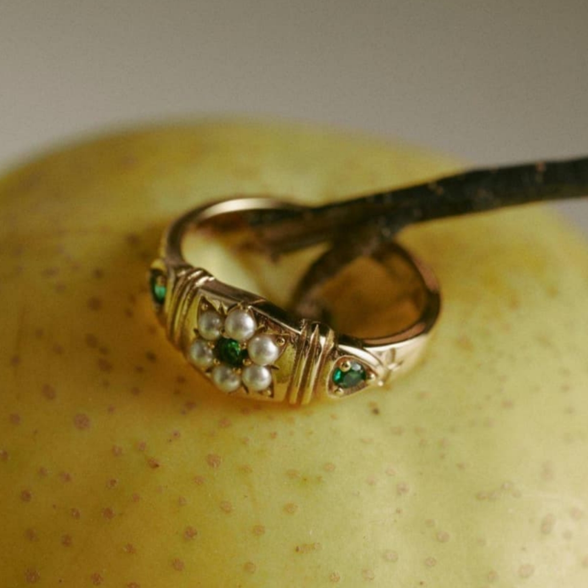 Women's Vintage Soft Elegant Green Zirconia Ring