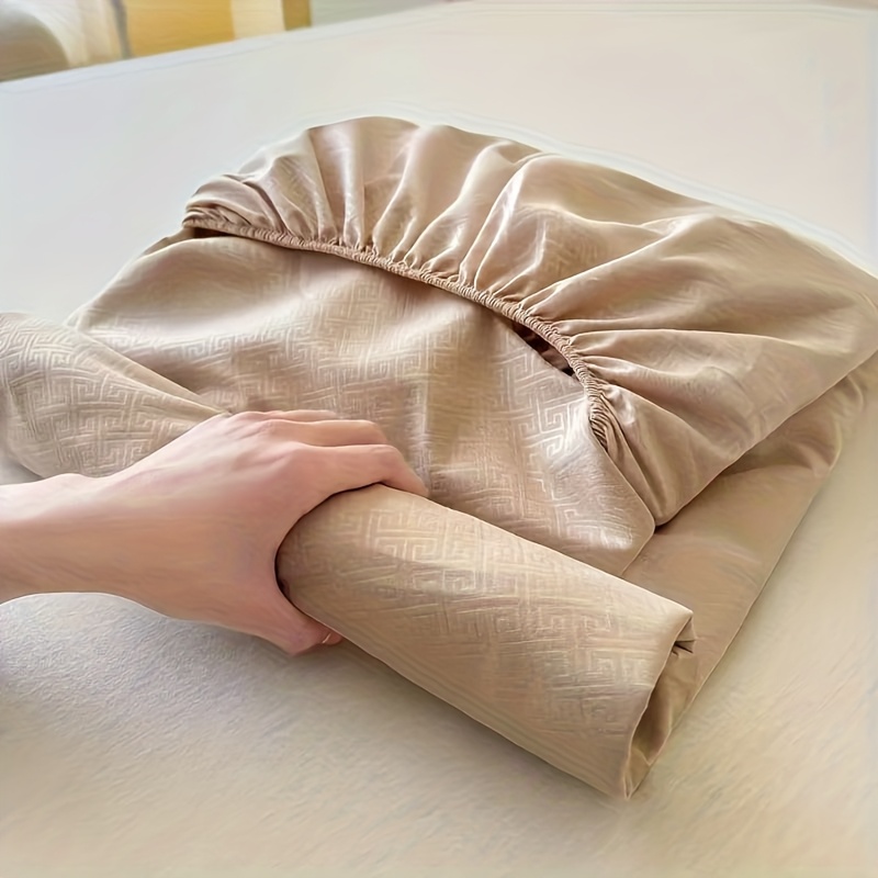 TEMU 1pc Solid Color Fully Wrapped Mattress Protective Cover, Fashionable Embossing Technology, Soft And Breathable, Suitable For , Machine Washable,