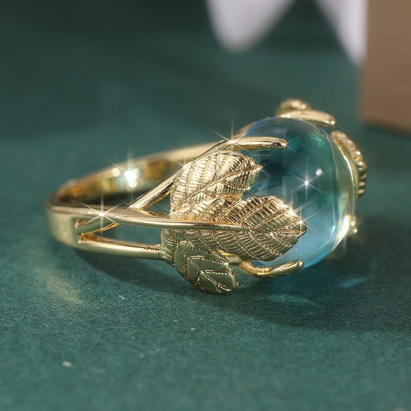 Women's Retro Elegance Hand-Carved Golden Leaf Design Ring