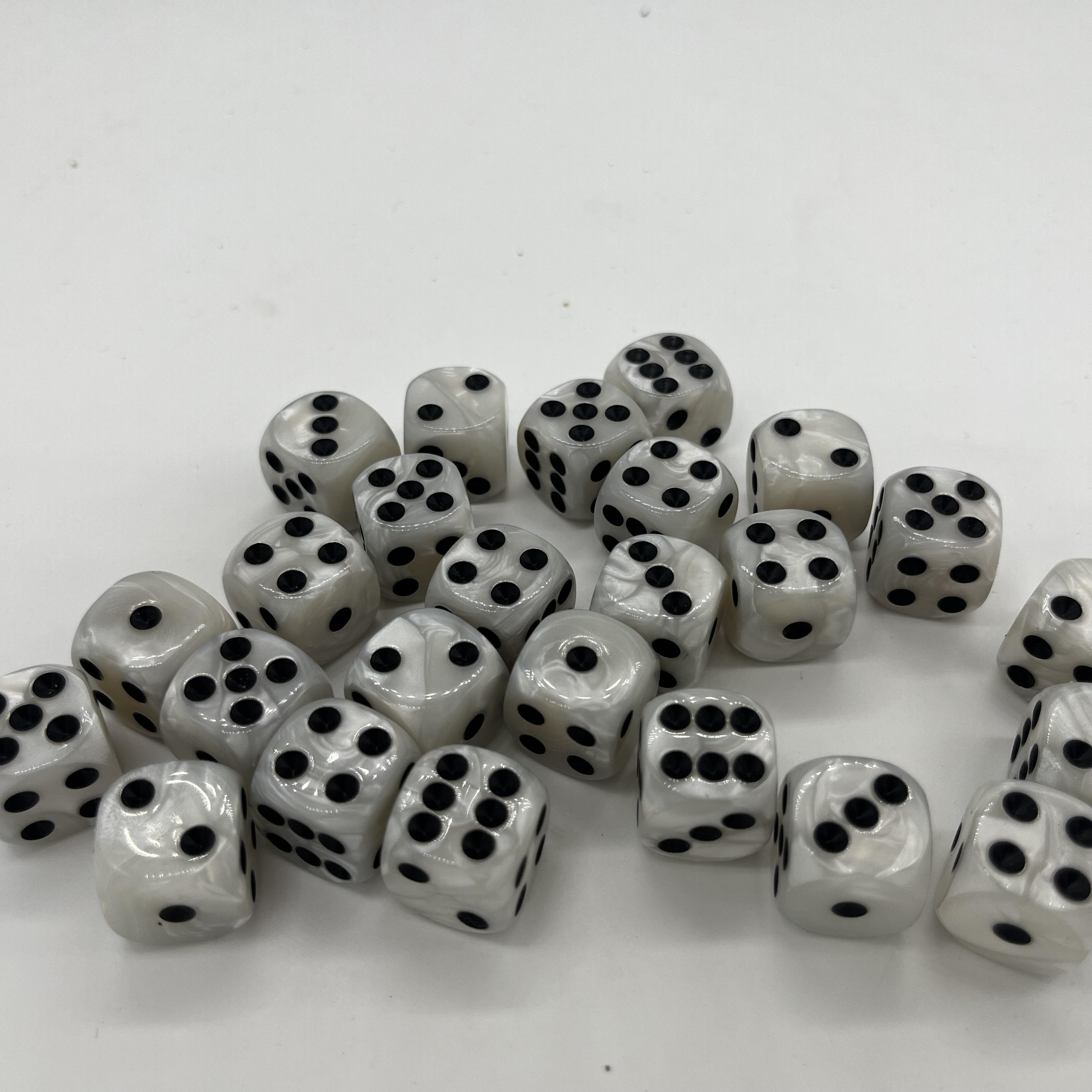 15pcs Dice Set with PP Material Dice Cup and Cloud Texture Design