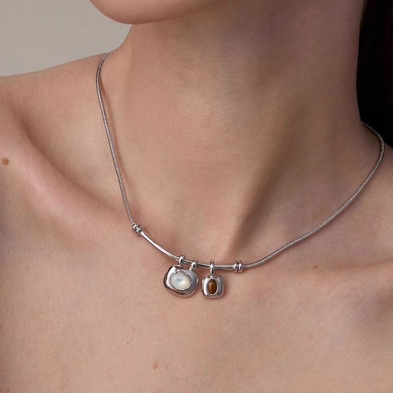 TEMU Collar con colgante cuadrado asimétrico retro francés, diseño de mujer, cadena de clavícula premium fácil