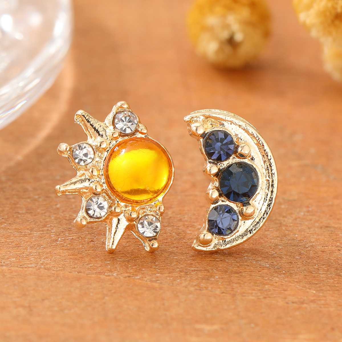 Elegant Asymmetrical Design Moon Sun Stud Earrings Multicolor Synthetic Zirconia Inlaid Exquisite Women's Jewelry Additions Retro Bohemian Women's Earrings Holiday Gift Fashion Earrings