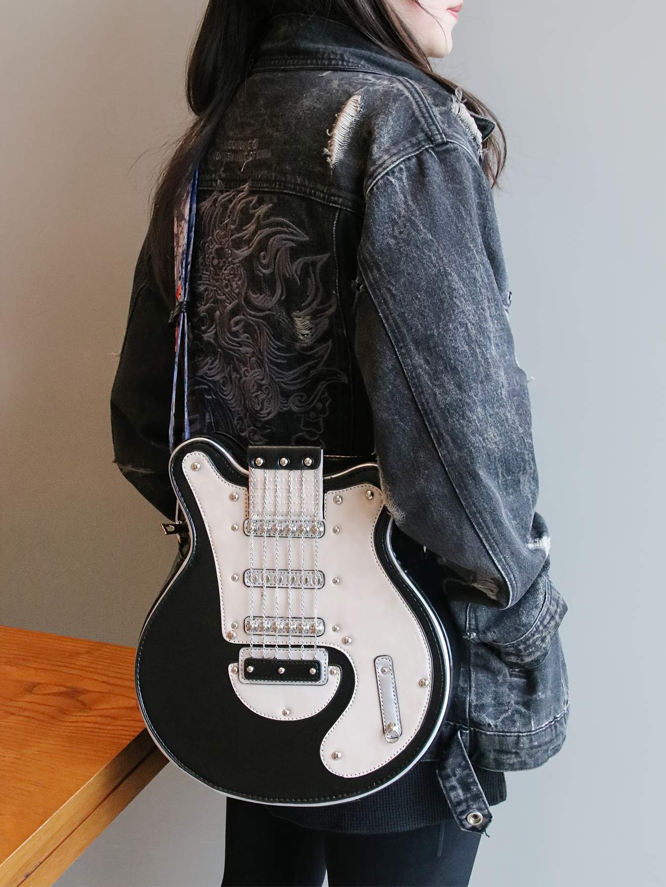 Distinctive Creative Y2K Hot American Style  Guitar Shaped Bag Beth Guitar Shaped Bag Shoulder Bag Crossbody Bag Fashionable Chain Rivet Decoration Color Contrast Wide Shoulder Strap Women's Bag Street Unisex Bag