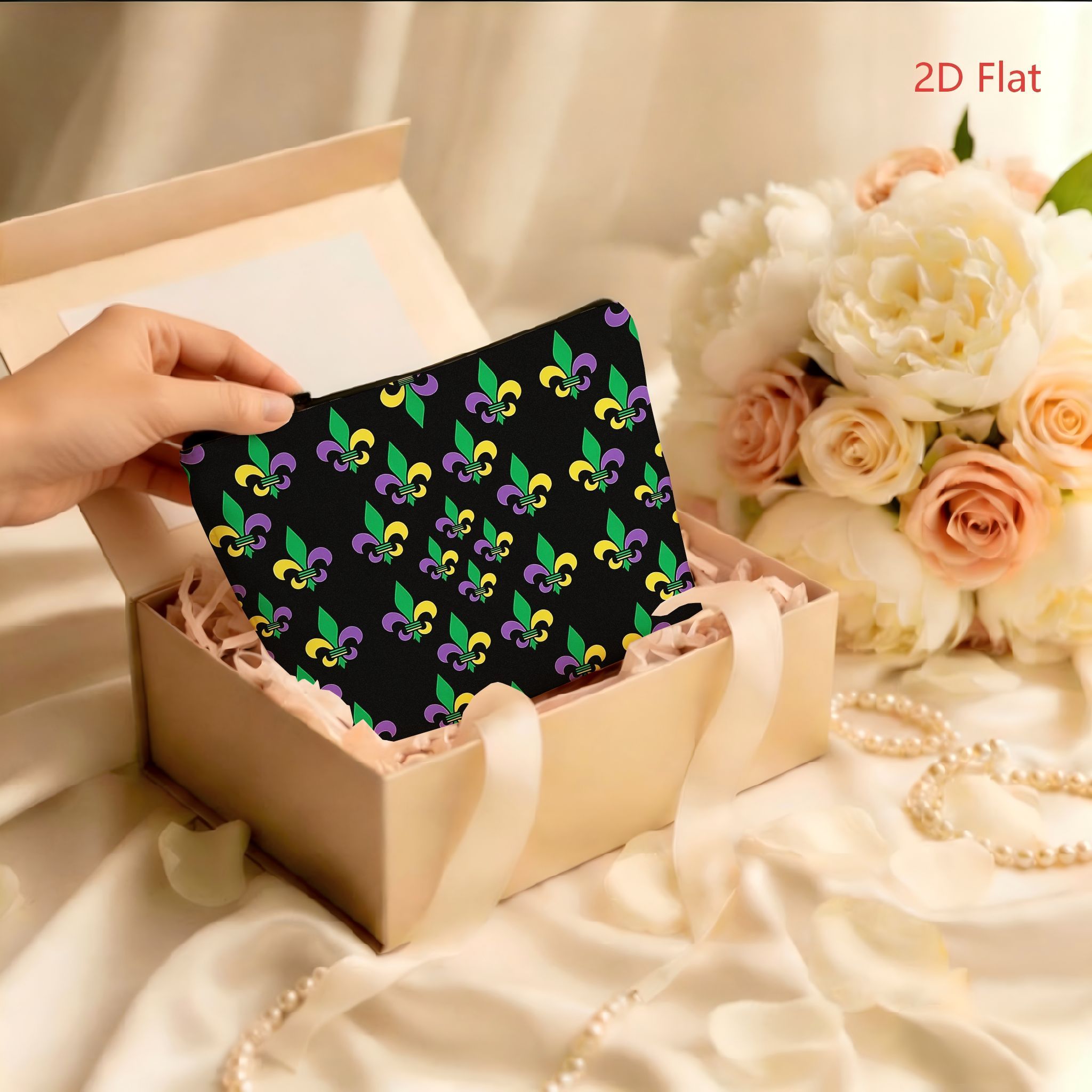 품목 사진 트렌디한 마르디 그라 플뢰르 드 리 메이크업 가방, 여행 및 데일리 세면용품, 넉넉한 용량의 여성 선물로 이상적, 스타일리시한 그린 퍼플 골드 화장품 케이스 (2026년 봄/여름)