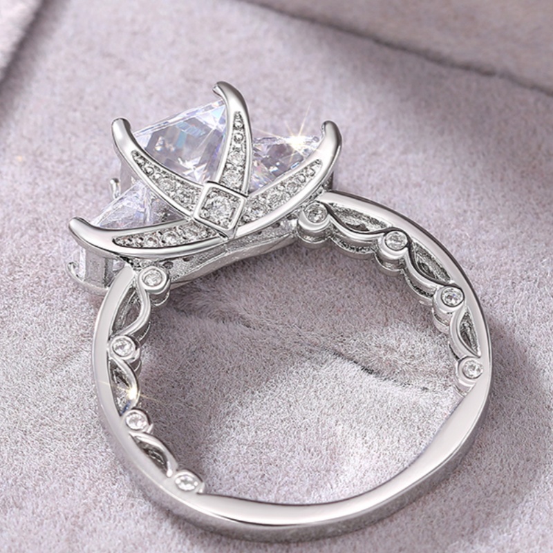 Luxury Synthetic Zircon Three Stone Engagement Ring for Teens