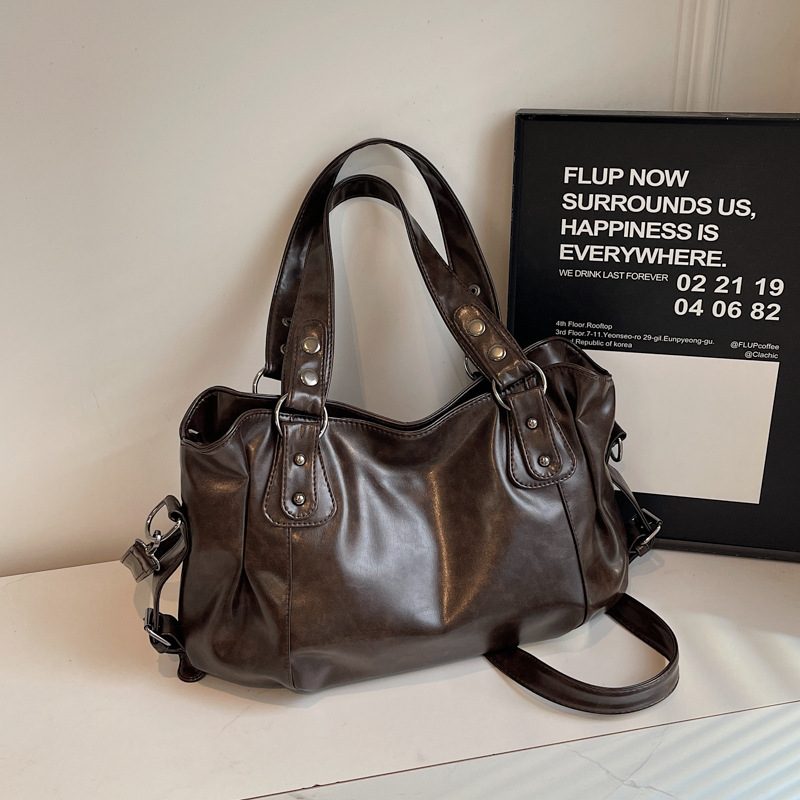 Image of Retro Minimalist Large Capacity Stylish Student Tote Bag, Suitable For Work Commuting, Retro Style Women's Bag, New Fashionable Large Bag, New Women's Tote Bag.