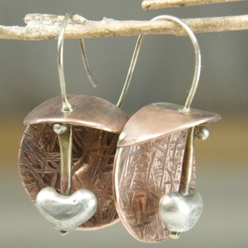 Women's Retro Elegant Heart Dangle Earrings with Artistic Relief Discs