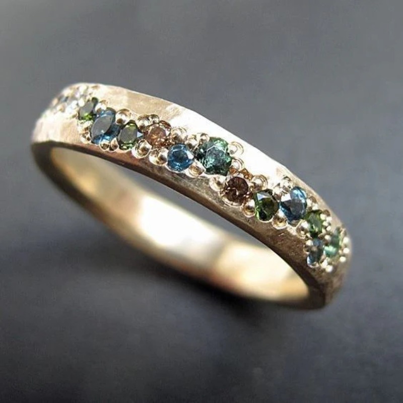 E-shop Modischer Luxus-Ewigkeitsring mit grünem synthetischem Zirkonia-Einsatz für Damen, für , Freizeit, , Party, exquisiter goldener Ring,