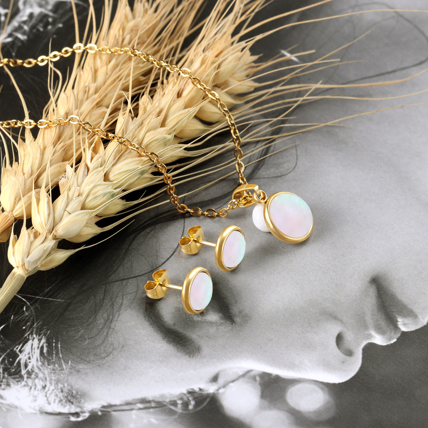 3pc Elegant White Seashell Stainless Steel Pendant Necklace & Earrings Set
