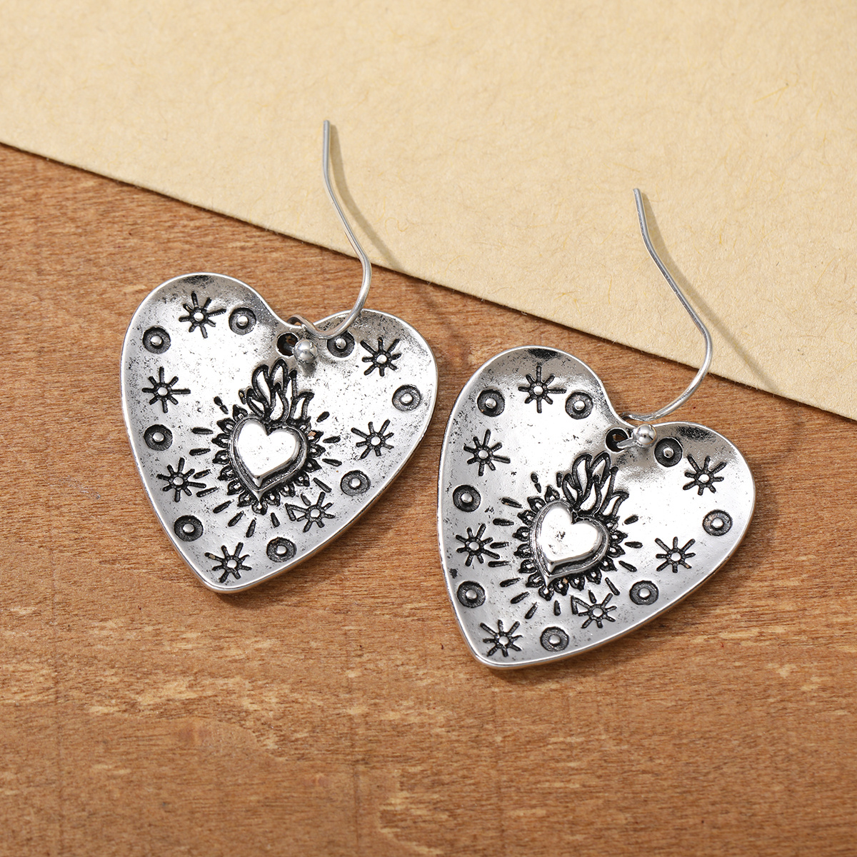 TEMU Boîtes d'oreilles vintage style bohème pour femmes avec motif cœur et étoile, texture gravée flamme - Accessoires de mode quotidienne ou soirée