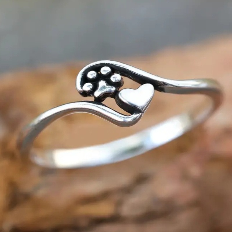 Silvery Cat's Paw Heart Shape Ring for Women