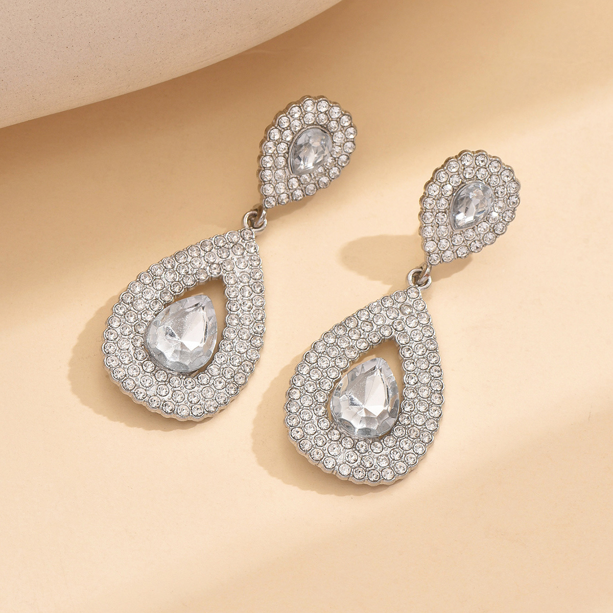 Fashionable Vintage Teardrop Pendant Earrings