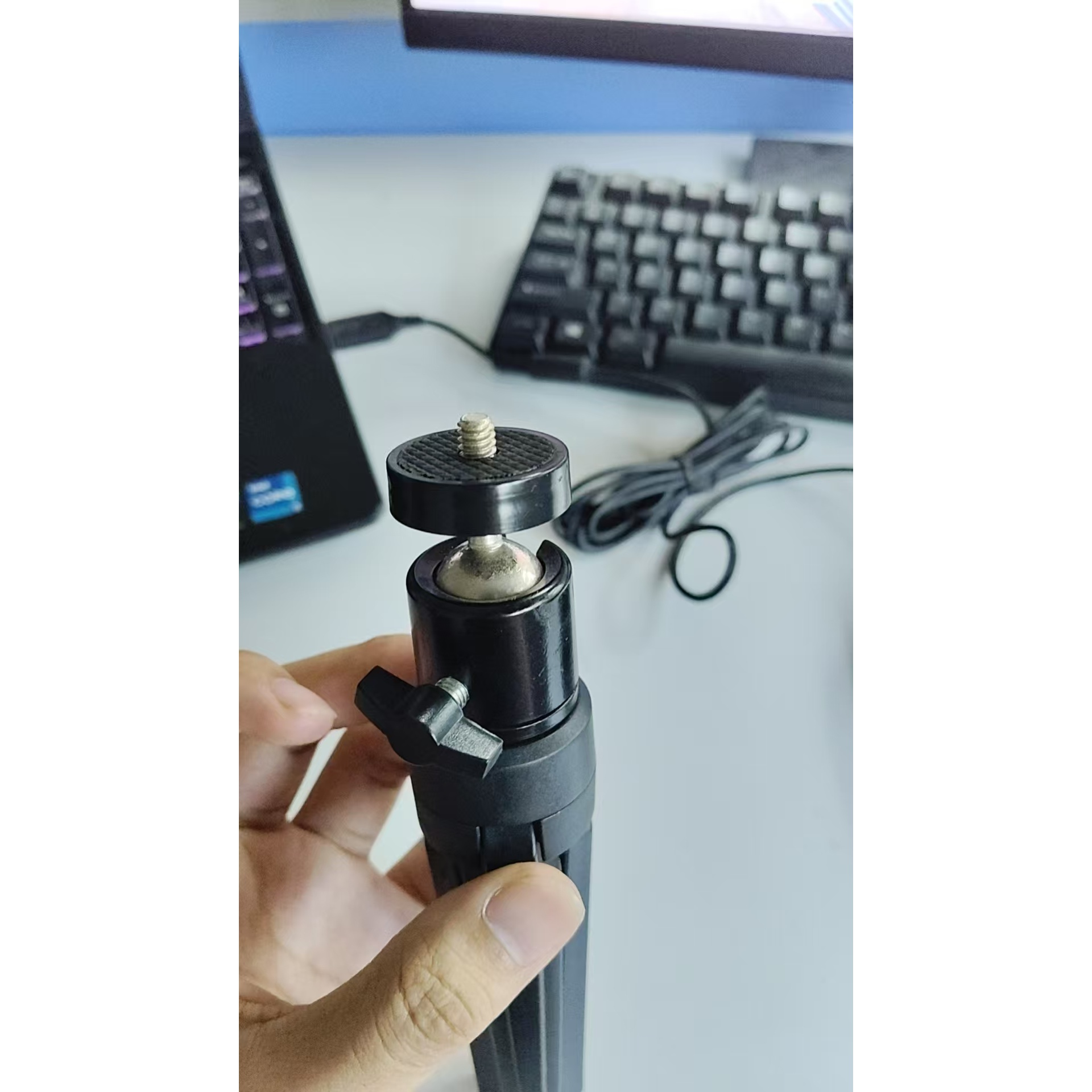 TEMU Portable Adjustable Mini Projector, 360° Rotating Mini Gimbal Stand, Suitable For Projectors, Cameras, And Dslrs - Compact Adjustable Desktop