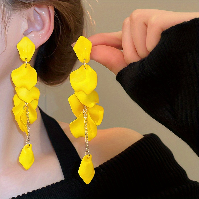 TEMU Une paire de boucles d'oreilles de luxe japonaises et coréennes à pampilles de pétale de rose, idéales pour les fêtes et les vacances