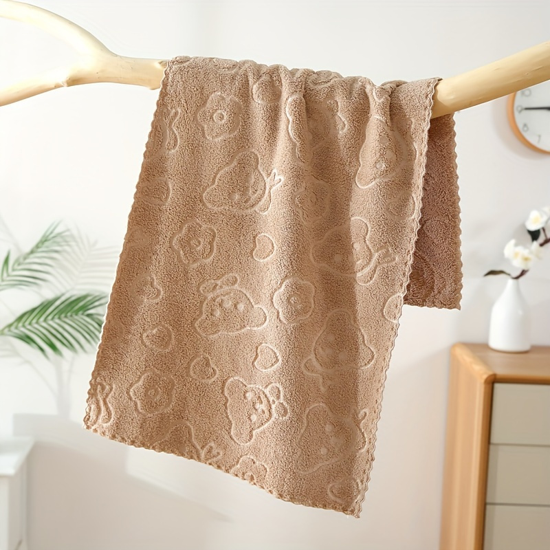 Juego de 5 Toallas con Diseño de Oso de Dibujos Animados y Flores en Relieve, 71.12x30.48cm, Hechas de Material Suave, Absorbente y de Secado Rápido. Toalla de Mano de Lujo, Adecuada para Hombres y Mujeres como Regalo Premium. Uso Doble para Baño, Sala de Estar y Dormitorio. Ideal para Autocaravanas