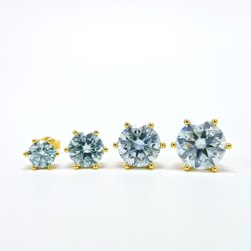 Women's 0.5/1/2/3 Carat Elegant Azury Moissanite Golden Stud Earrings