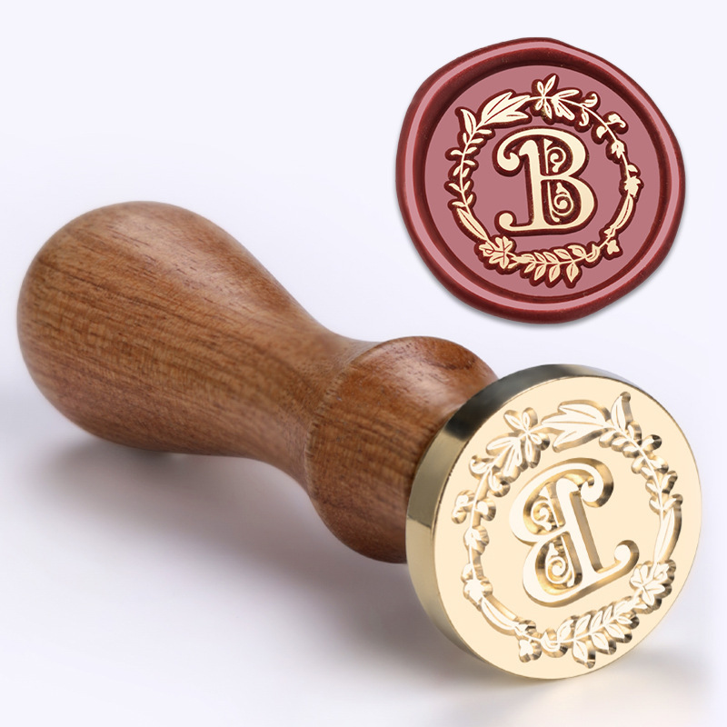 1 Set Wax Seal Stamp Wreath Letter Metal Seal Head+Rosewood Handle, 26 English Letter Fire Paint Seal, Suitable for Wedding Invitations, Envelope Cards, Gift Packaging, Scrapbooks