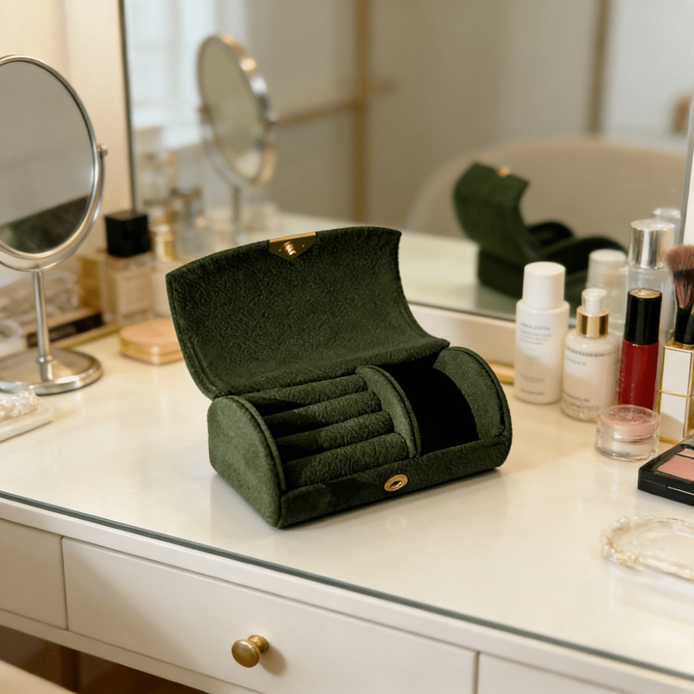 TEMU Portable Velvet Mini Jewelry Box, Fits Easily In Your Bag, Perfect For Travel And Storing Rings, Earrings, Pendants, Etc., Jewelry Boxes
