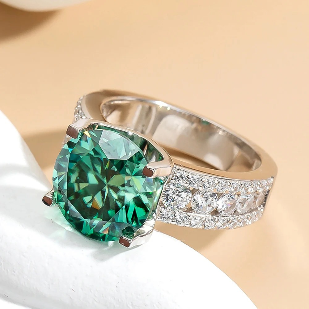 3/5/10 Carat S925 Silver Green Synthetic Moissanite Ring