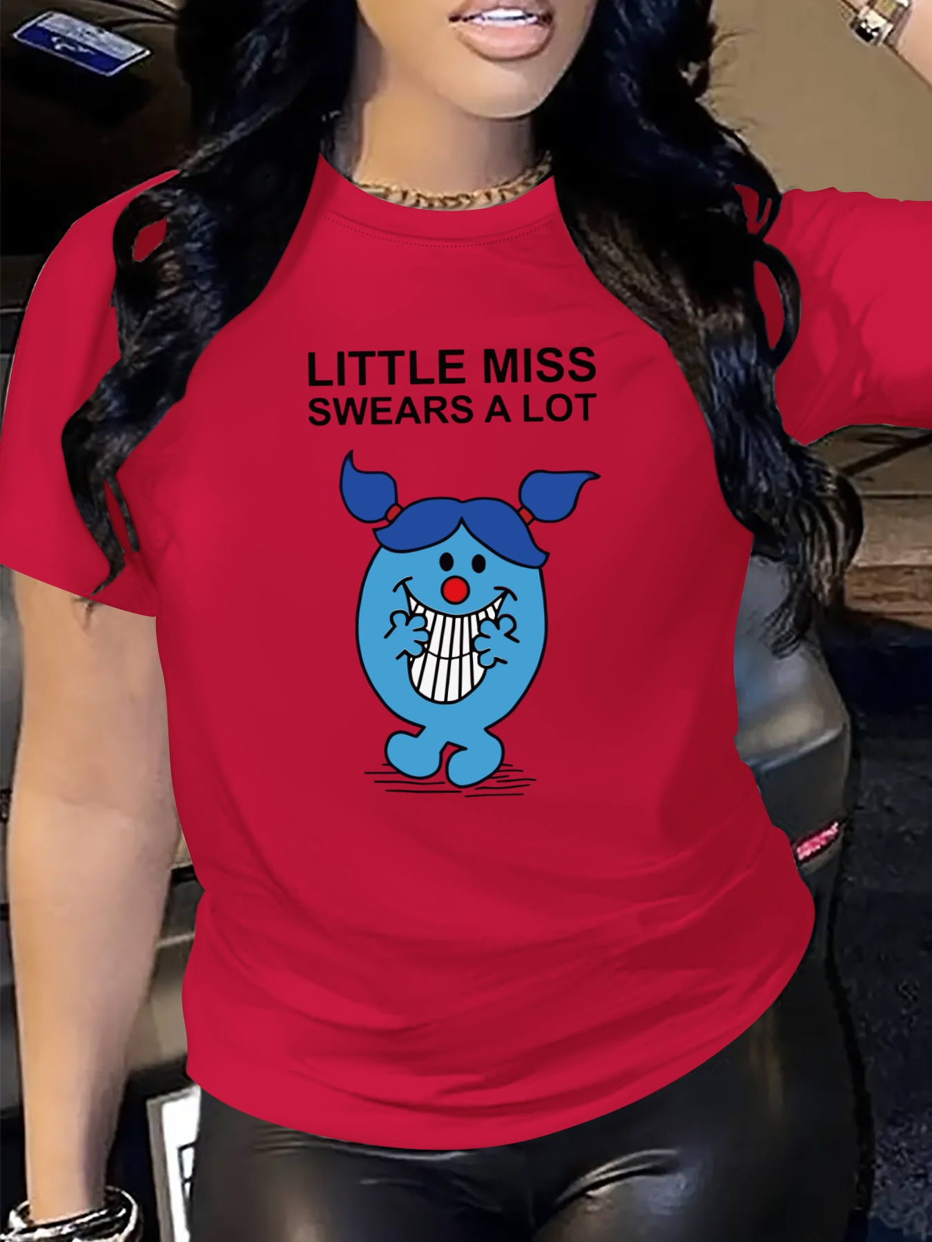 t-shirt com estampa de desenho animado   swears  , 100% poliéster, decote   casual,     com   de  ,   regular para   as   - ideal para festas e reuniões, roupa de festa | design divertido |  s de  