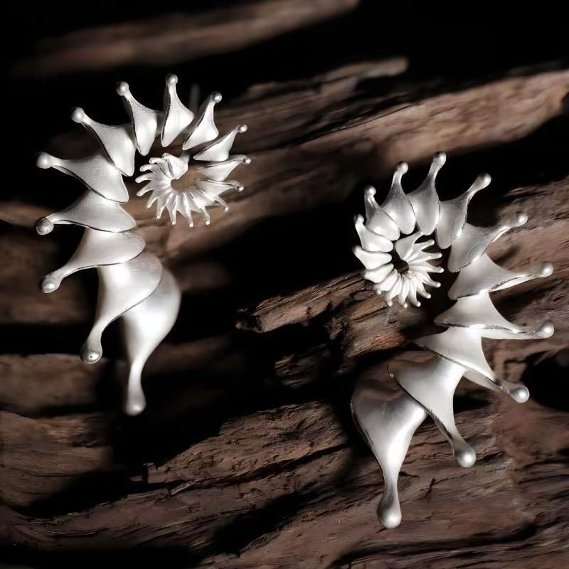 TEMU Conch Stud Earrings Fashionable Individual Face-shaping Ins Earring Niche Design Ear Jewelry Cold Style