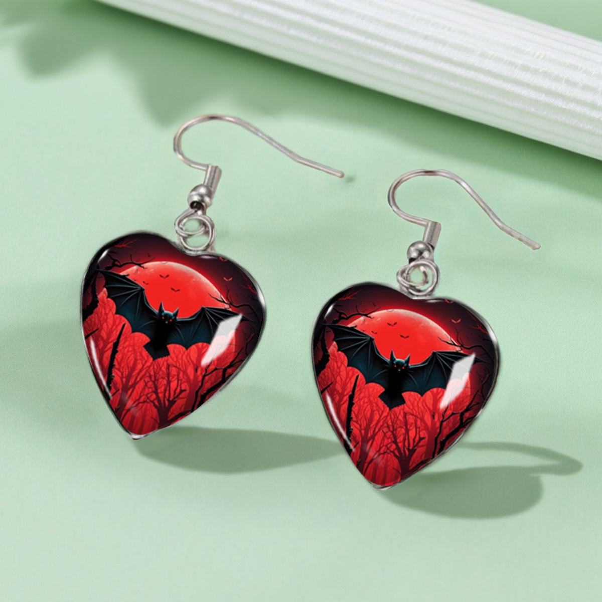 TEMU 1 di orecchini a forma di cuore con motivo a pipistrello , foresta di legno morto e di luna dai , orecchini pendenti decorativi di Halloween per