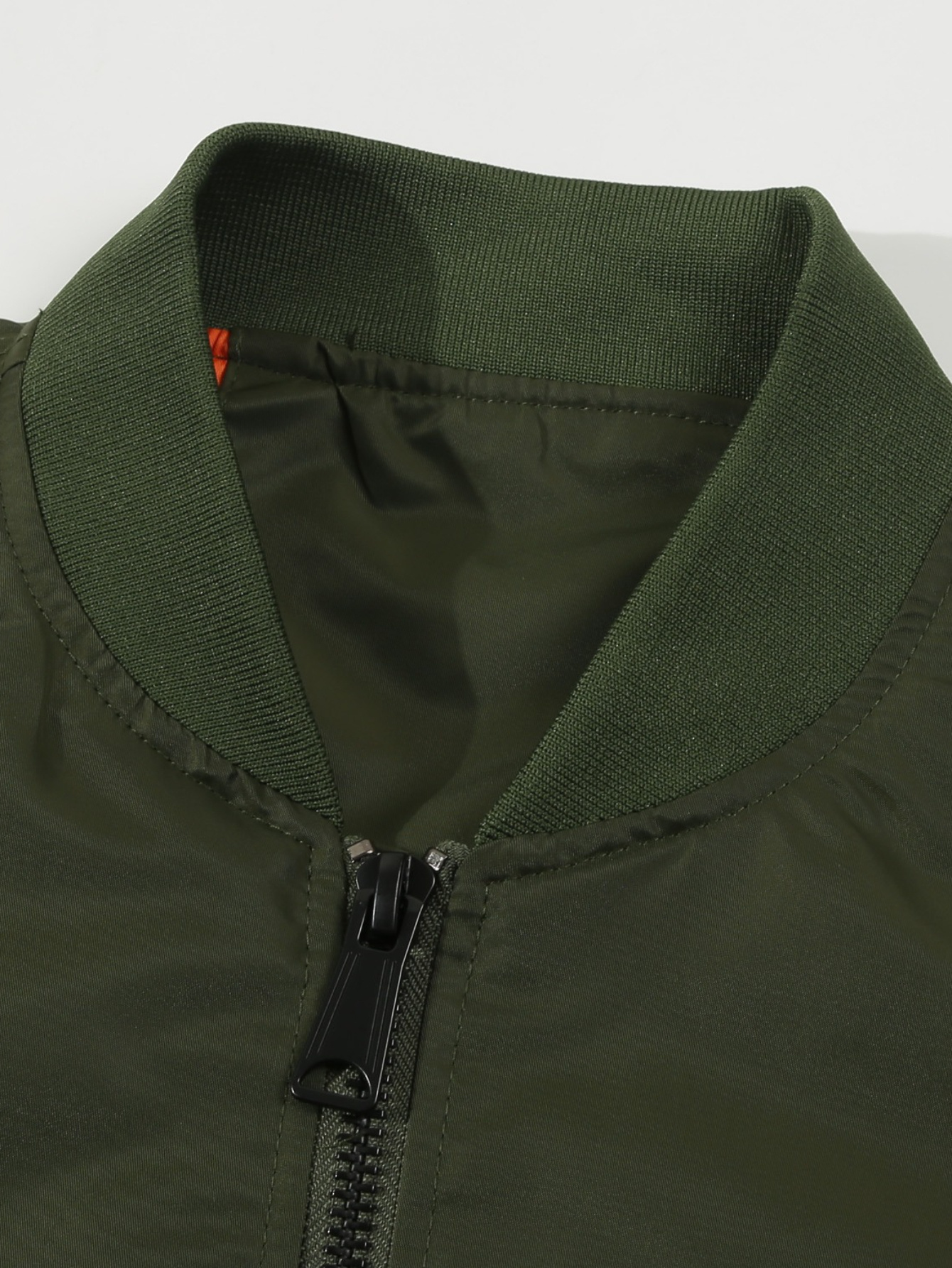 MA1 Pilotjas voor Heren - Vliegtas met Rits en IKON LEGEND Achterkant Print, Volledige Ritssluiting, Opstaande Kraag - Buitenkleed voor Luchtvaartliefhebbers voor Casual & Formele Gelegenheden - Niet-Rekbare Stof - Overgangsjasje voor Lente/Herfst, Cadeaus voor Piloots, Duurzame Polyester Voering, Sportief Ontwerp, Hoogwaardige Stiksel, Jas met Rits, Outdoor Avonturiers