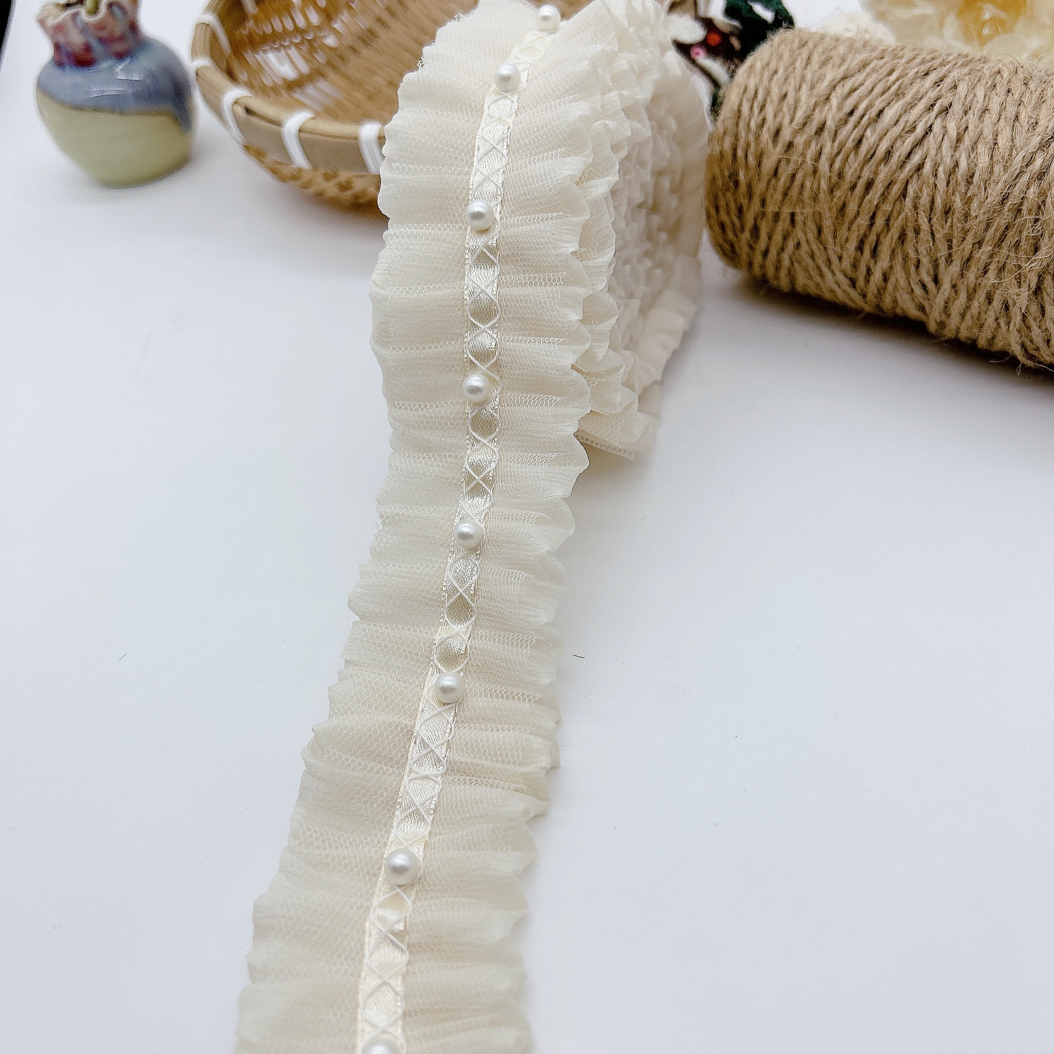 TEMU 2-Yard Lente Nieuwe Gevouwen Chiffon 8-Vormige Kanten Afwerking met Parelmoeren en Organza Net voor DIY Bruiloftsjurken, Bruidshals,
