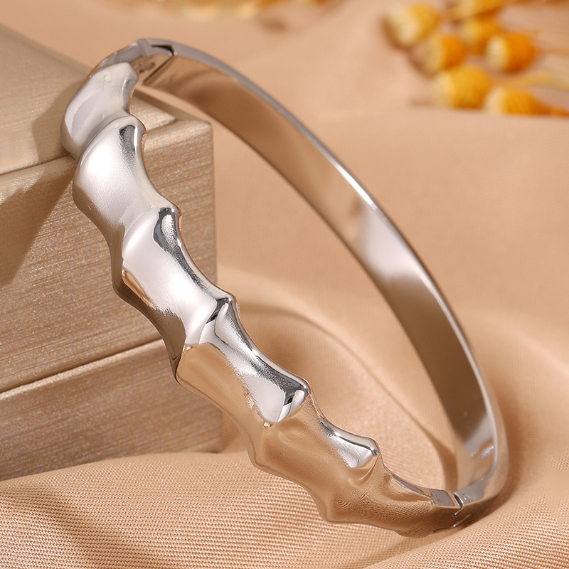 TEMU 1pc Golden And Silvery Dual-tone Wave Pattern Bracelet â Unique , Smooth Texture, Simple Yet , Effortlessly Adds Fashion To Your Wrist ~