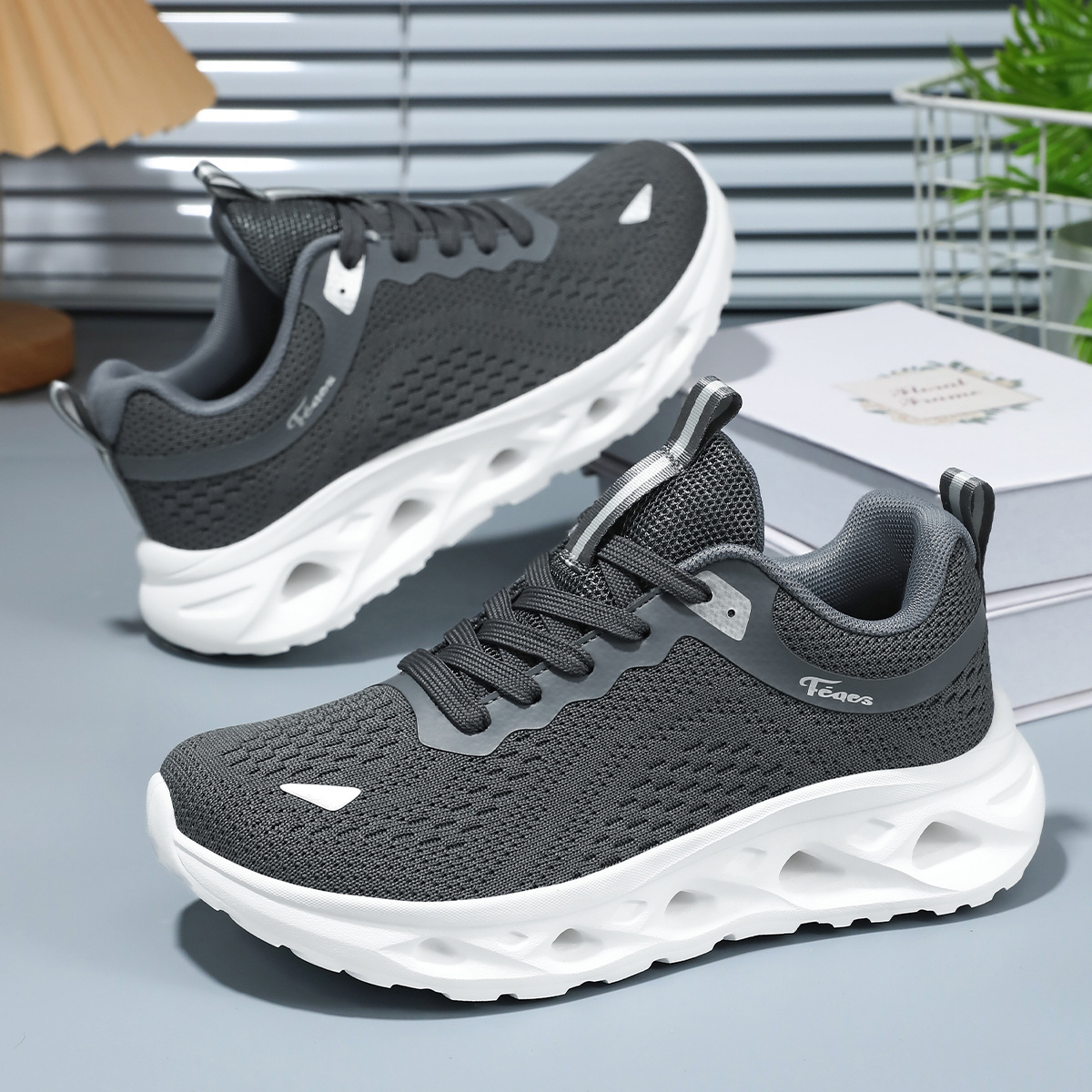 Fabric Mesh Breathable Lightweight Wide Toe Running Shoes
