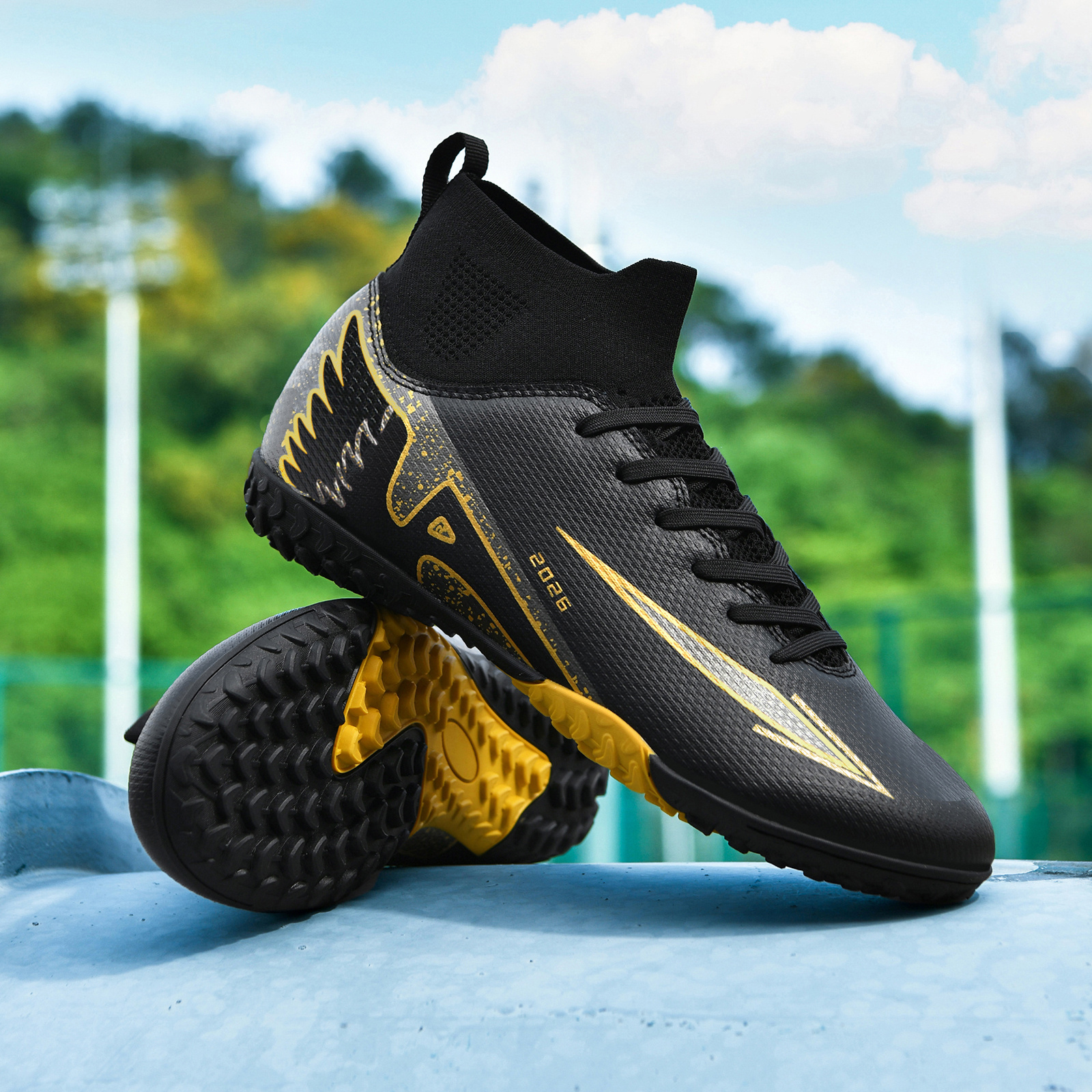 Zapatillas de Fútbol para Hombre, Botas Antideslizantes TF con Tacos Profesionales para Competición y Entrenamiento, Botas para Césped Exterior, Zapatillas Deportivas Ligeras y Transpirables de Caña Alta para Adultos, Clásicas y Ligeras para Parejas