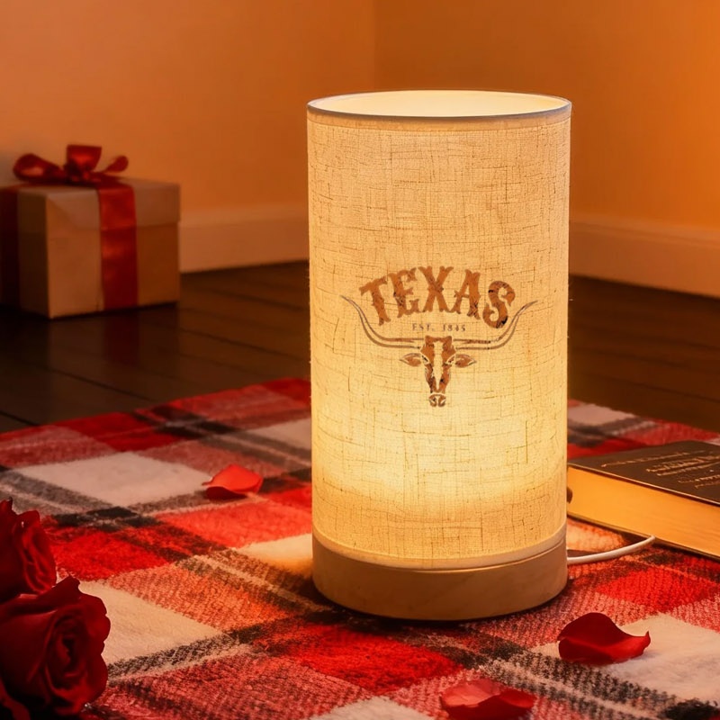 Retro Texas Longhorn Table Lamp with Distressed Design