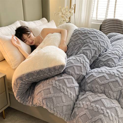 photo de l'article couette de luxe ultra-moelleuse en velours - couette matelassée épaisse et lourde surdimensionnée, convient pour - couvre-lit, dhiver douce et chaude avec rembourrage -déplacement, couverture douillette et hypoallergénique pour