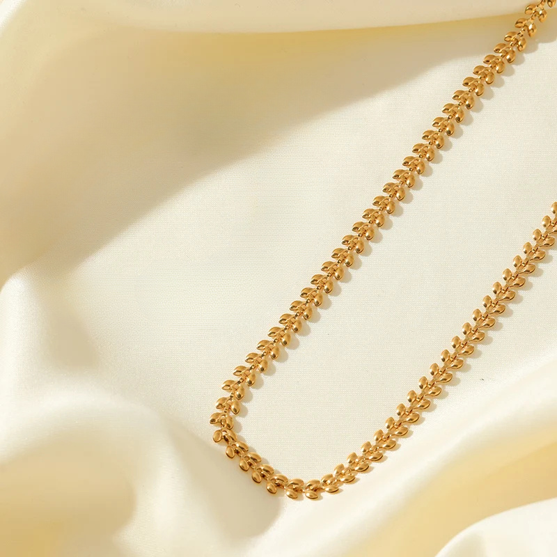 A Waterproof Jewelry Gift Featuring a Wheat Chain Necklace Made of 316L Stainless Steel And Plated with