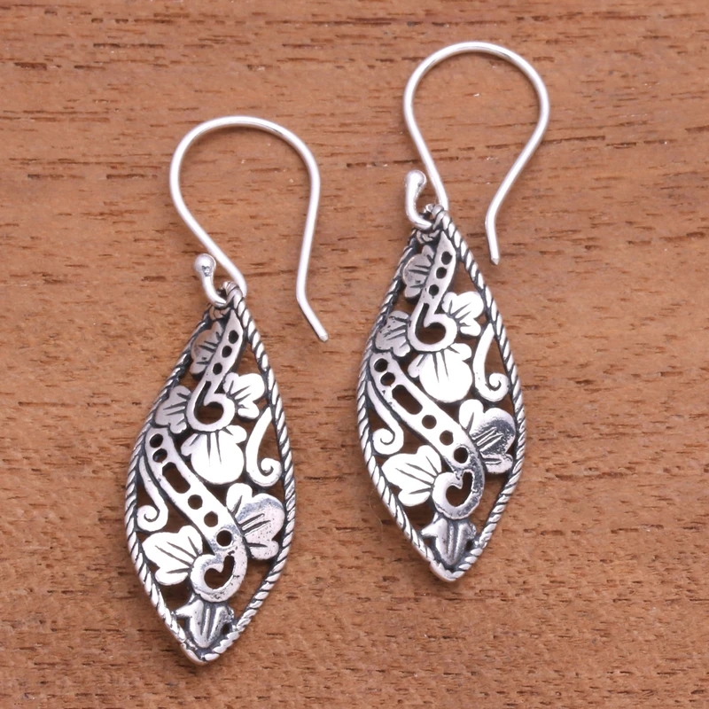 Women's Retro Hollow Filigree Dangle Earrings