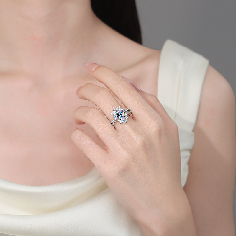 S925 Moissanite Fireworks Ring, Light Luxury Design