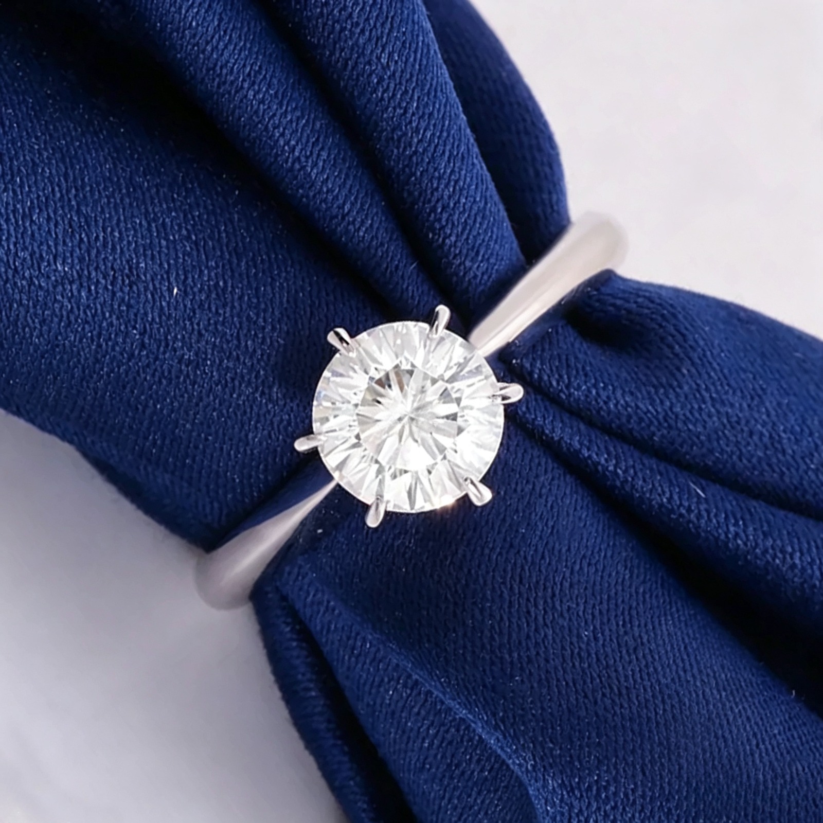 Women's 0.5/1/2/3/5/10 Carat Moissanite Six-Clawed Ring