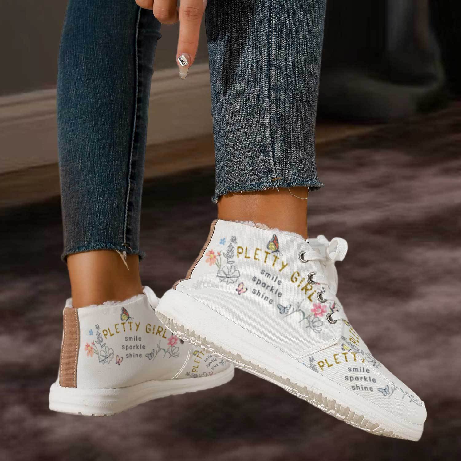 Nieuwe stijlvolle en trendy dames sneakers met hoge vetersluiting