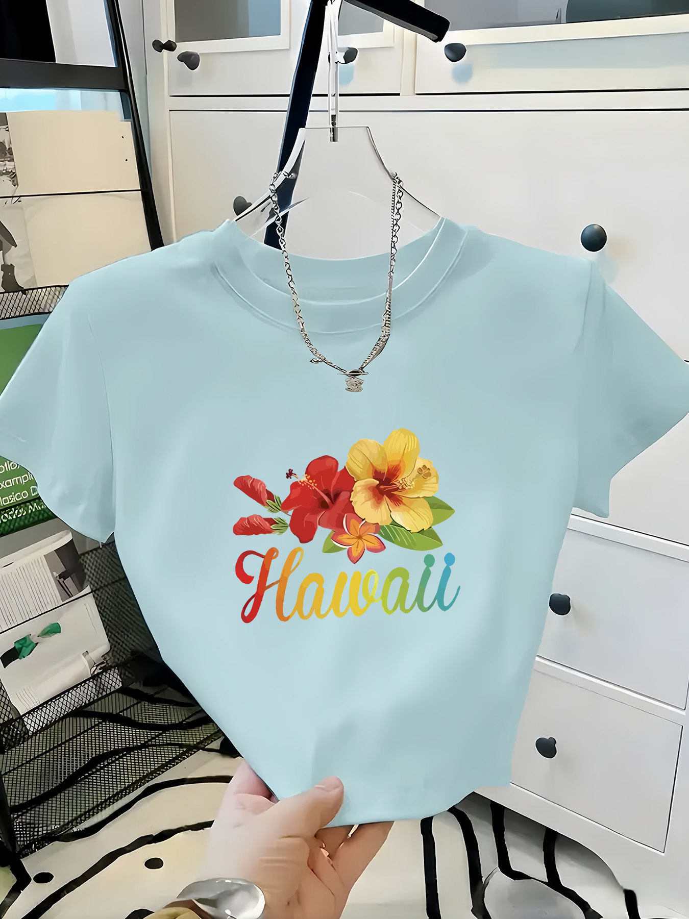 Women's Hawaiian Shirt - Tropical Flower Aloha Top For Beach Vacation & Summer Parties