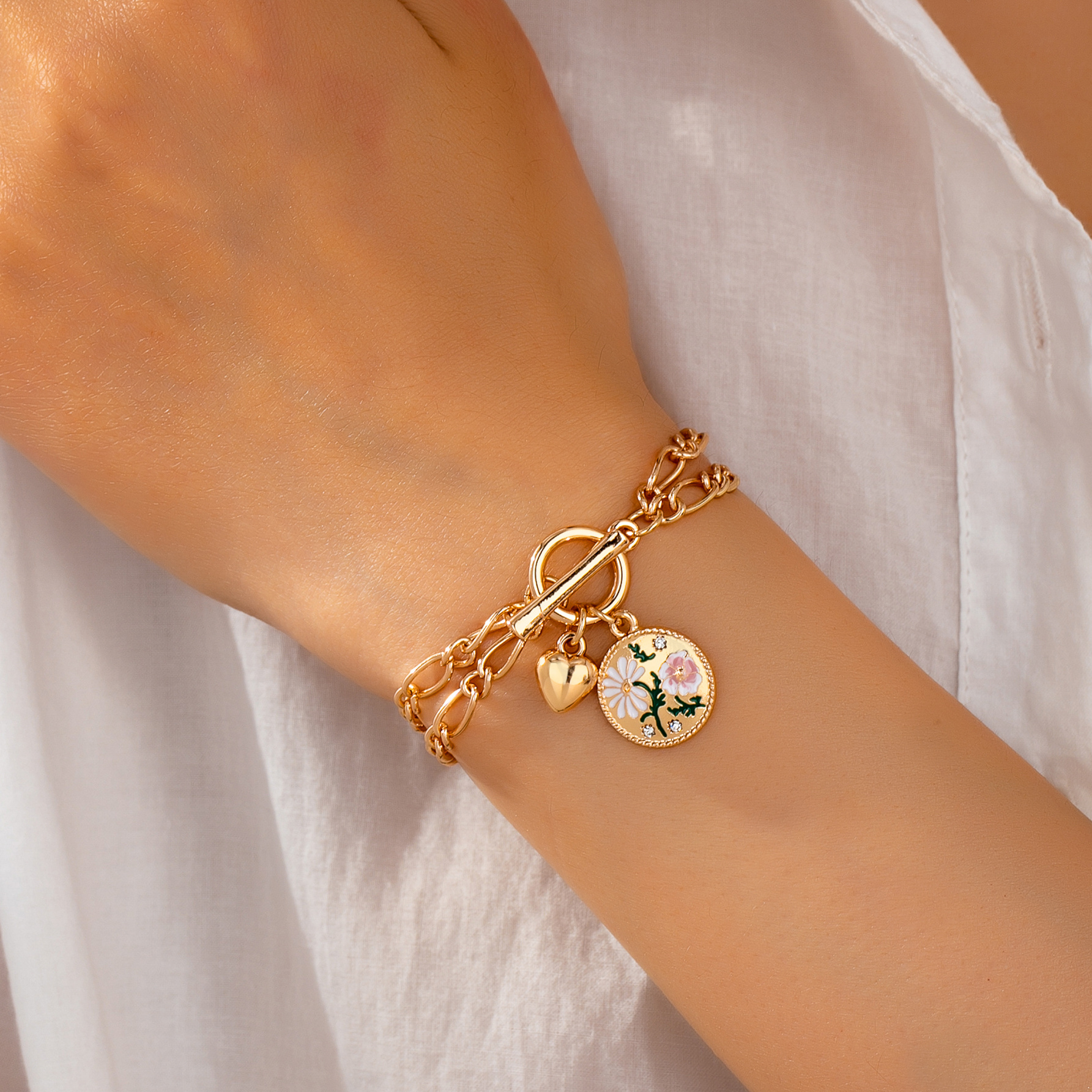 E-shop Elegantes Damen-Blumenemail-Anhänger-Set mit Herz-Charms und doppelte Kette mit OT-Griff, geeignet für Feiertagsfeiern, Festivals und