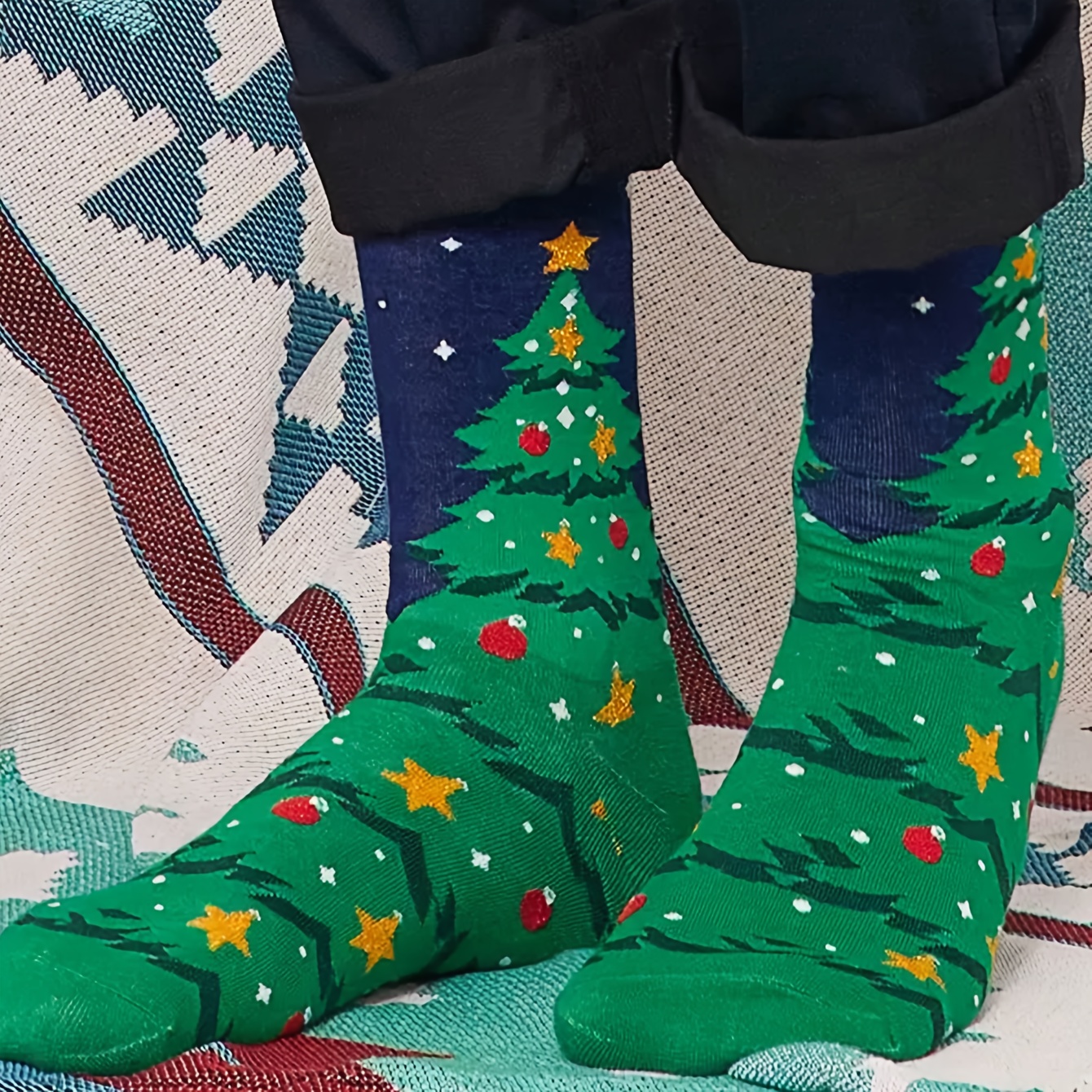 TEMU 1/3/5 Pairs Men's Christmas Tree Socks - Green & Red Knitted Blend Sock With Festive Tree Patterns, Soft Breathable Fabric, Washable Novelty