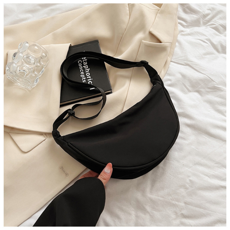 Nylon Crossbody Bag Women's 2024 Dumpling Bag Lightweight Sports Style Small Shoulder Bag Underarm Shoulder Bag Bags
