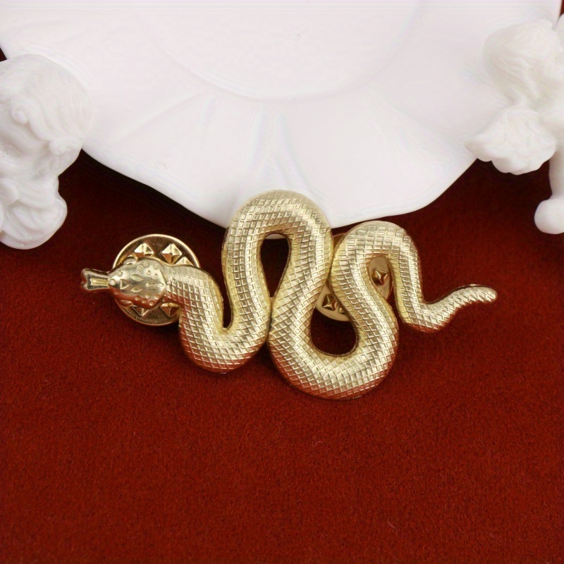 TEMU Elegante broche de esmalte con forma de serpiente dorada, un pin con un dorado , un pin de solapa elegante con un diseño detallado de serpiente,