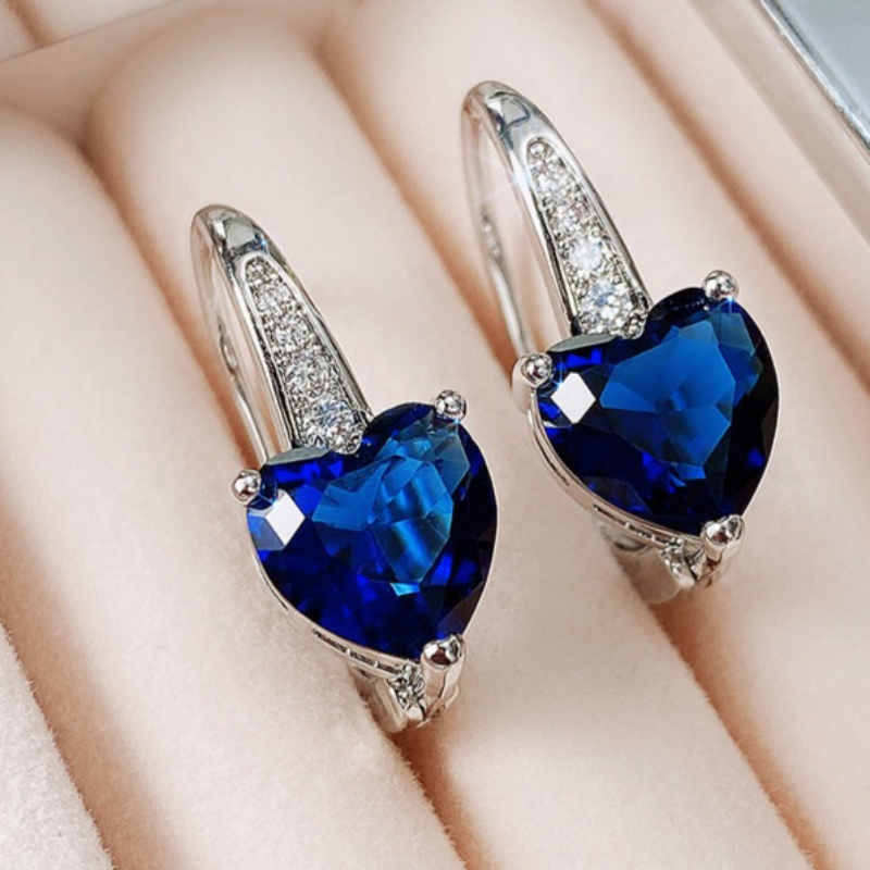 E-shop Ein Paar elegante runde Ohrringe für Damen, verziert mit blauem synthetischem Zirkonia in Herzform, für den , Partys, Hochzeiten und Jubiläen