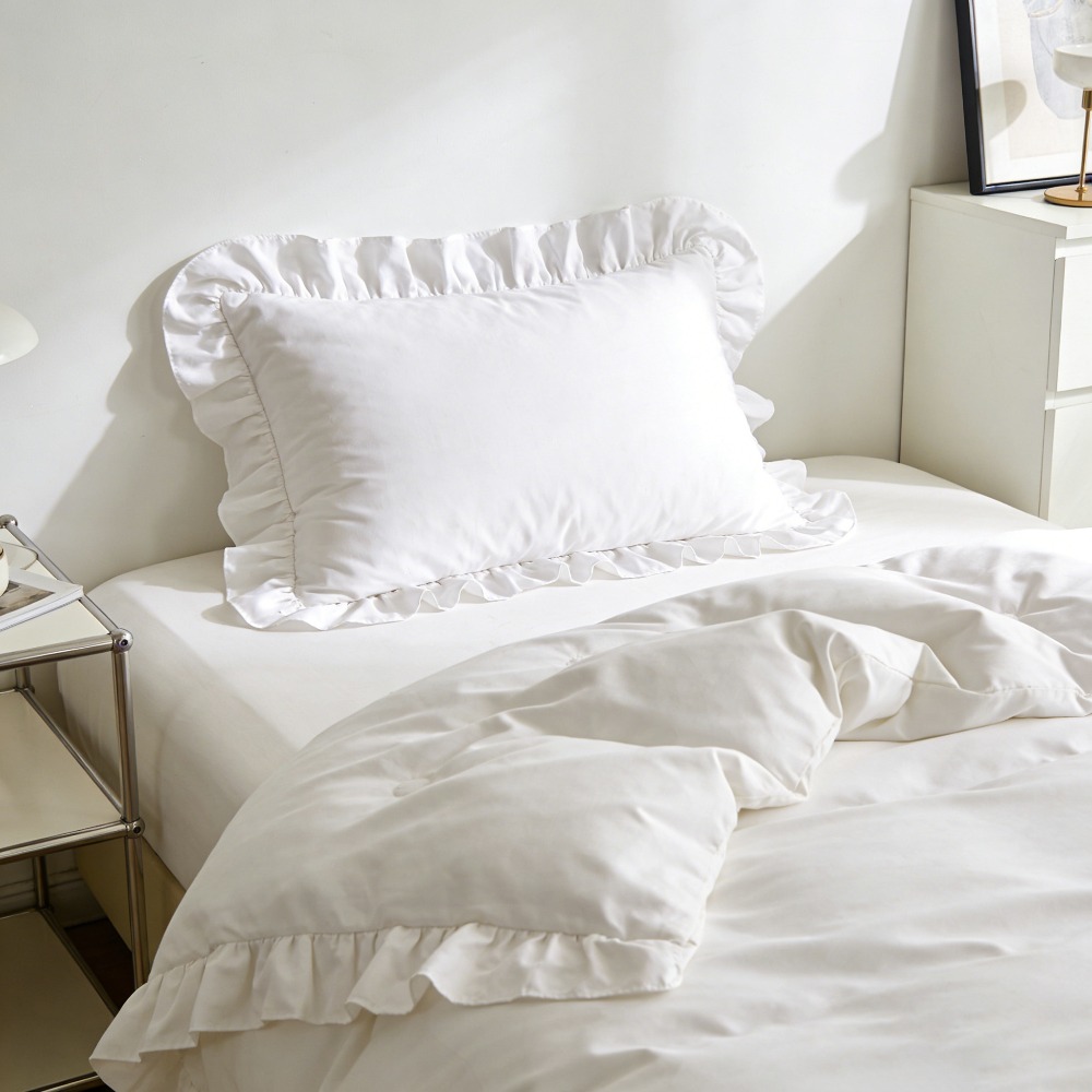 Image of A 2/3pcs French Duvet Cover With A Sweet And Delicate Design, Made From , Wrinkle-resistant Fabric In . This Bedding Is Easy To Care For And Includes A Duvet Cover And 1 Or 2 Pillowcases