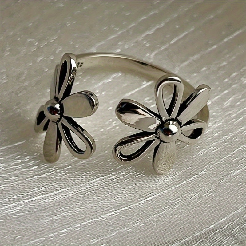 

1pc Hollowed-out Shaped , Women' Jewelry, , Alloy, For Parties And Banquets