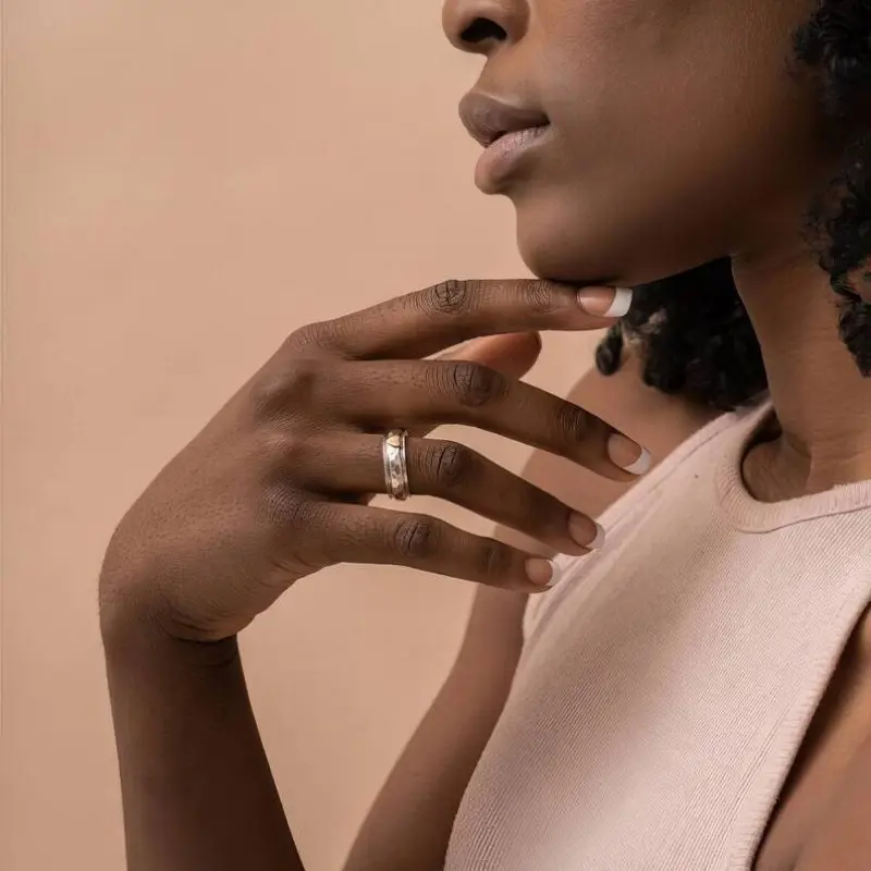 of fashionable simple and exquisite womens ring rotatable very suitable for parties banquets valentines day christmas and birthdays anniversary wear Product details 1