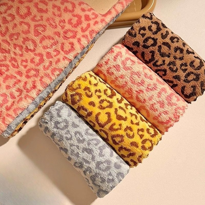6pcs retro double sided colored leopard print cleaning cloths polyester square towels for dishwashing wiping tables suitable and living room use Product details 4