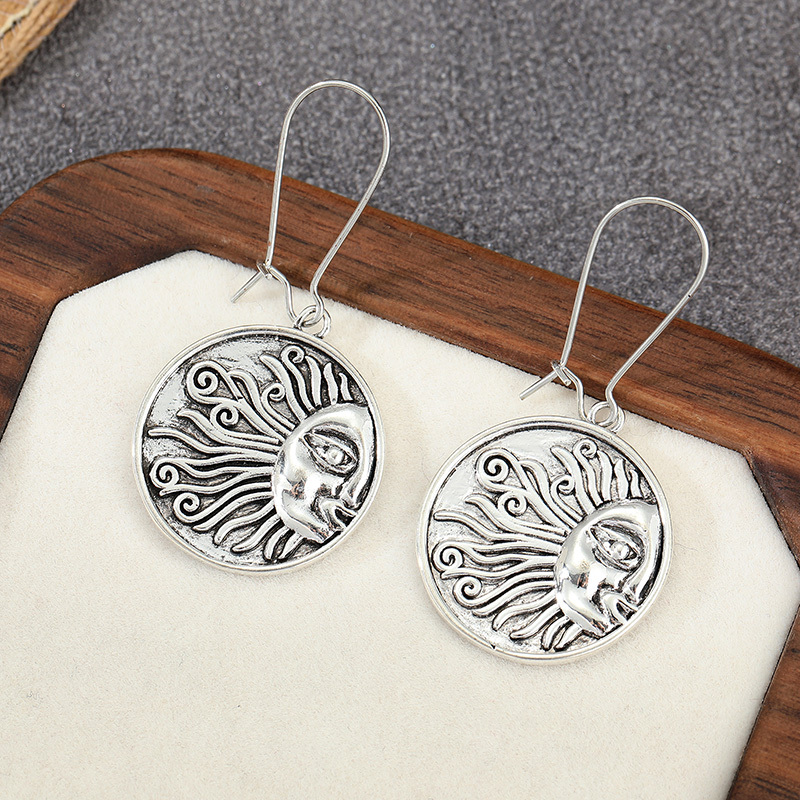 Vintage Sun Pattern Carved Circular Pendant Earrings